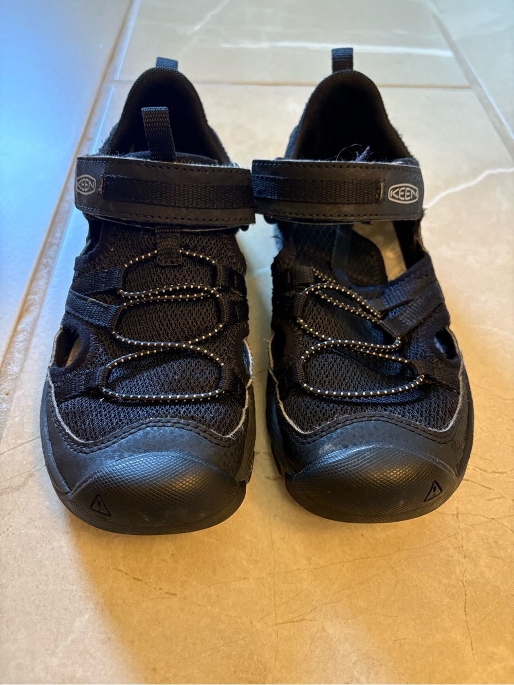 Keen 1 youth boys black sandal